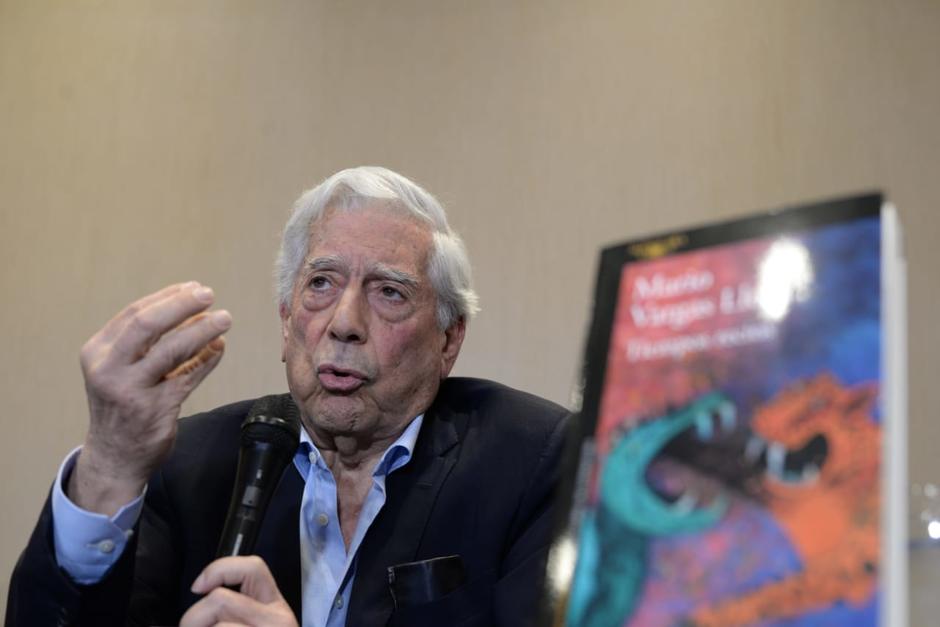 El escritor peruano se encuentra en el país y esta noche presentará su libro en el Teatro Nacional. (Foto: Wilder López/Soy502)