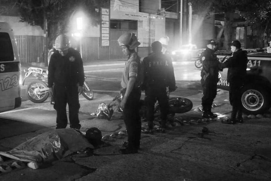 El hombre fue embestido por la parte trasera de la moto. (Foto: CBM) 