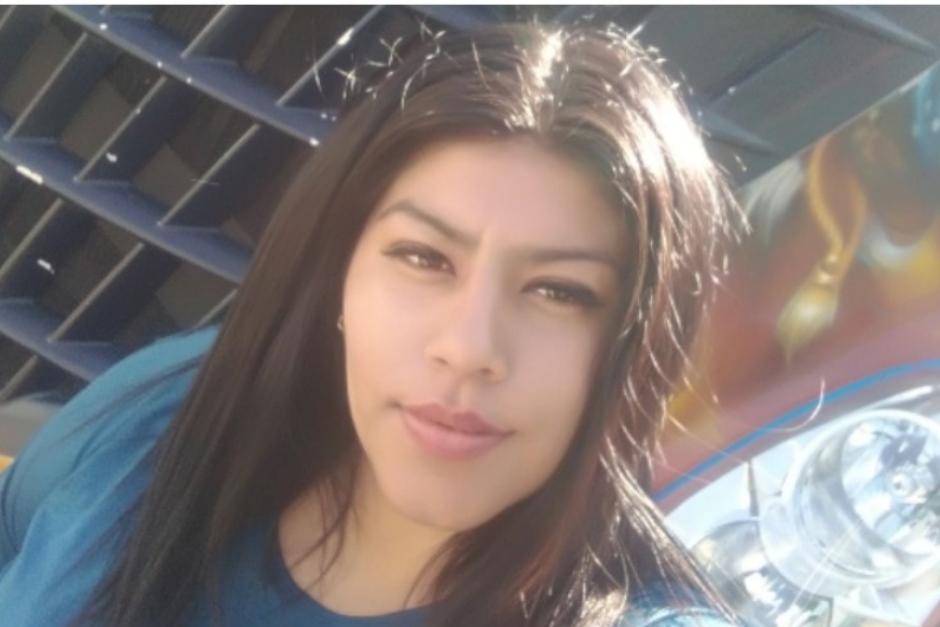 Alejandra Coloma llama la atención por conducir una camioneta del transporte extraurbano. (Foto: Facebook) 