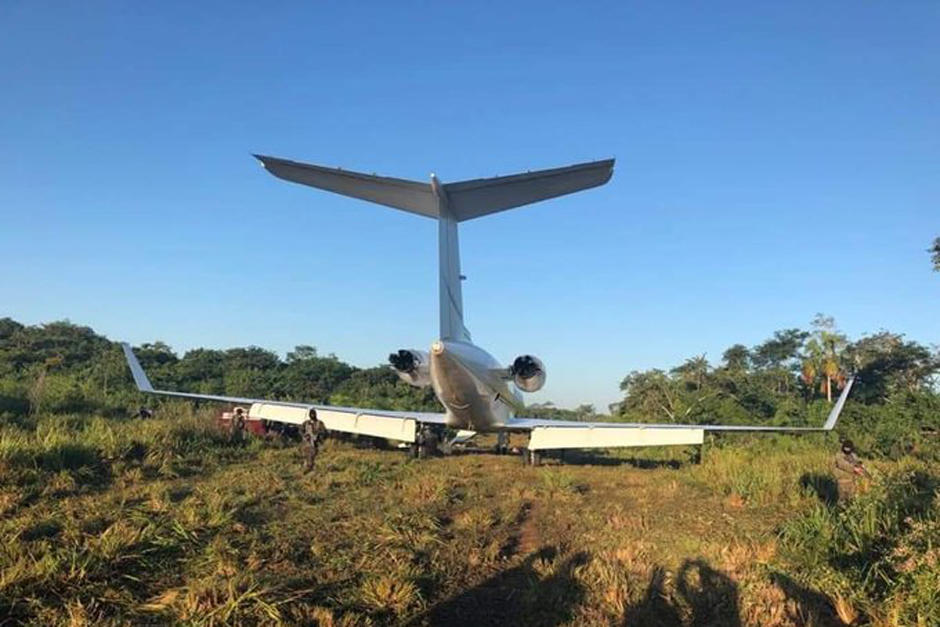 Cuatro mexicanos, un costarricense y un guatemalteco fueron arrestados en Petén tras un enfrentamiento armado con el Ejército. El "tico" fue funcionario en su país. (Foto: Ejército de Guatemala)
