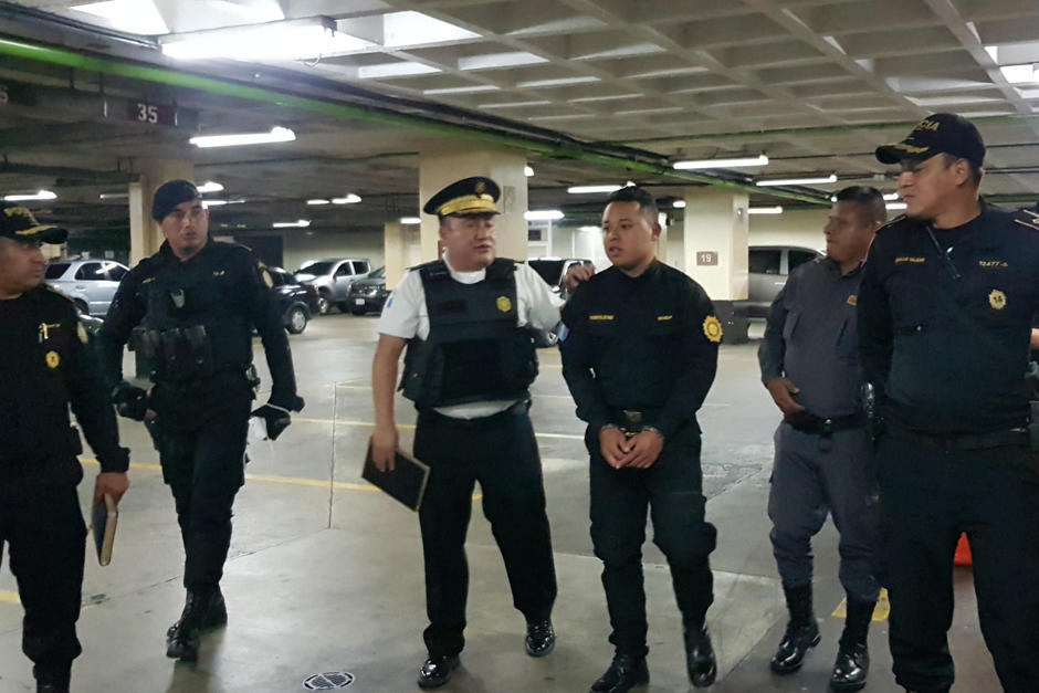 Un agente de la Policía Nacional Civil fue arrestado tras disparar contra un presunto atacante y su acción fue respaldada por el director de la PNC. (Foto: PNC)