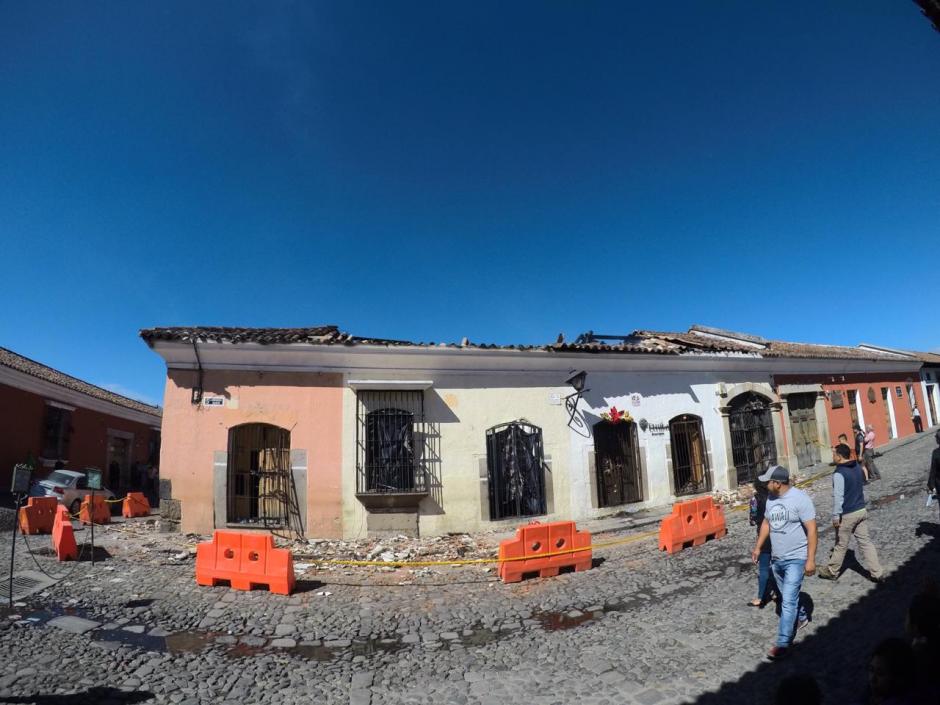 Las autoridades evaluaron el área posterior al incendio registrado el lunes. (Foto: Fredy Hernández/Soy502) 