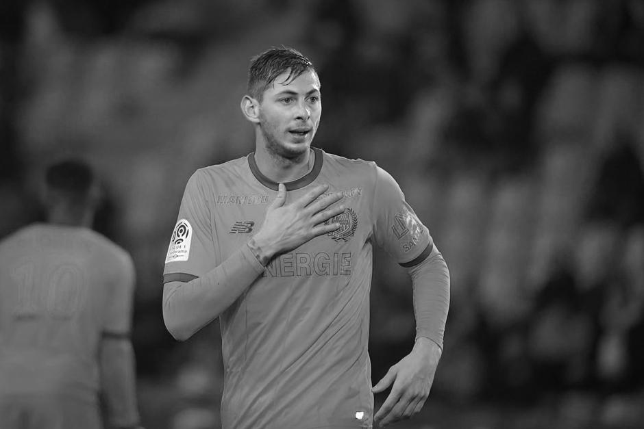Autoridades abandonan la búsqueda del futbolista Emiliano Sala y el piloto del avión desaparecido en el Canal de la Mancha. (Foto: AFP)