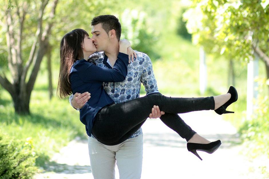 Es inevitable querer que tu pareja y amigos tengan una relación cordial (Foto: Pixabay)