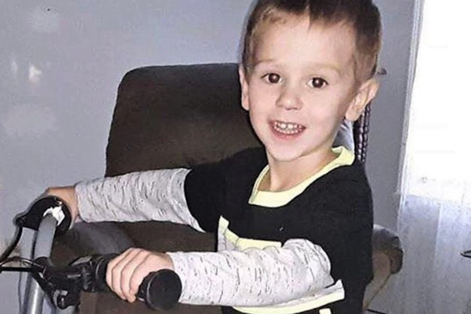 Casey Hathaway es el nombre del niño de tres años que fue encontrado luego de desaparecer en un bosque. (Foto: Story Line)