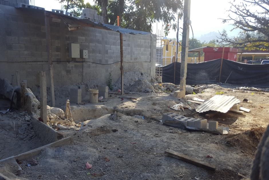 Así quedó la obra abandonada en la aldea San Antonio Las Flores, Chinautla. Se trata de la construcción de un pozo valorado en Q1.8 millones. (Foto: Soy502) 