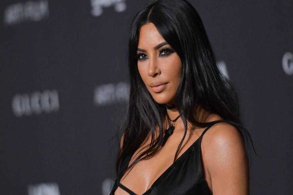 Kim Kardashian asistió a los “Hollywood Beauty Awards” con un diseño que le pertenece a Manfred Thierry Mugler (Foto: El País)