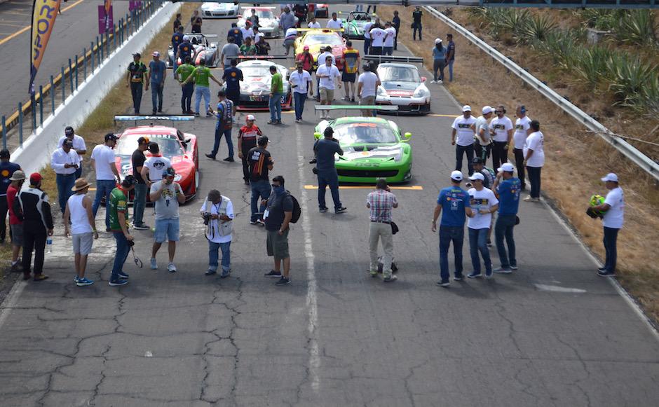 Línea de salida en el primer hit del Grand Prix El Jabalí. (Foto: Rudy Martínez/Soy502)