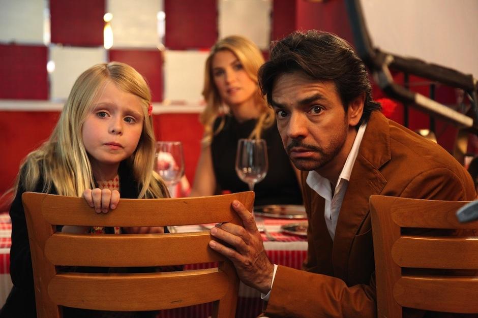 eugneio derbez compartió una fotografía junto a Loreto Peralta, ambos se conocieron en la película "No se aceptan devoluciones". (Foto: oficial) 