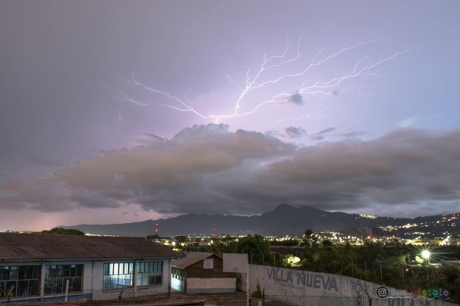 La tormenta eléctrica fue captada principalmente en la ciudad de Antigua Guatemala. (Foto: Meteorología GT) 