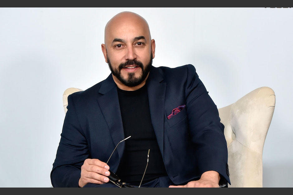 Lupillo Rivera le organizó una fiesta sorpresa a su hija "Lupita". (Foto: Telemundo)