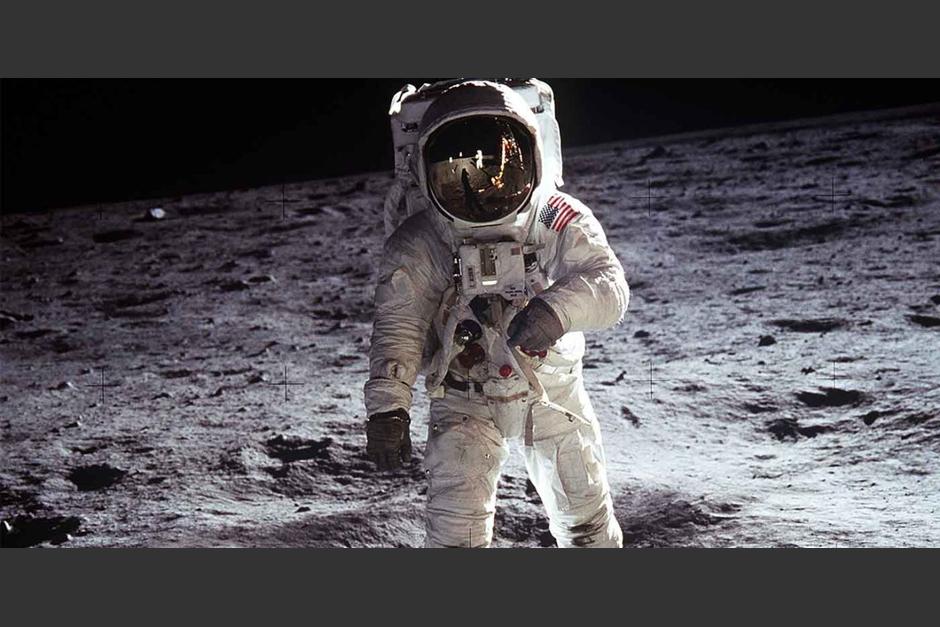 Armstrong dijo que nunca se le preguntó su opinión acerca de si quería ser el primer hombre en salir y la decisión no fue por su rango. (Foto: CUFI-UK).