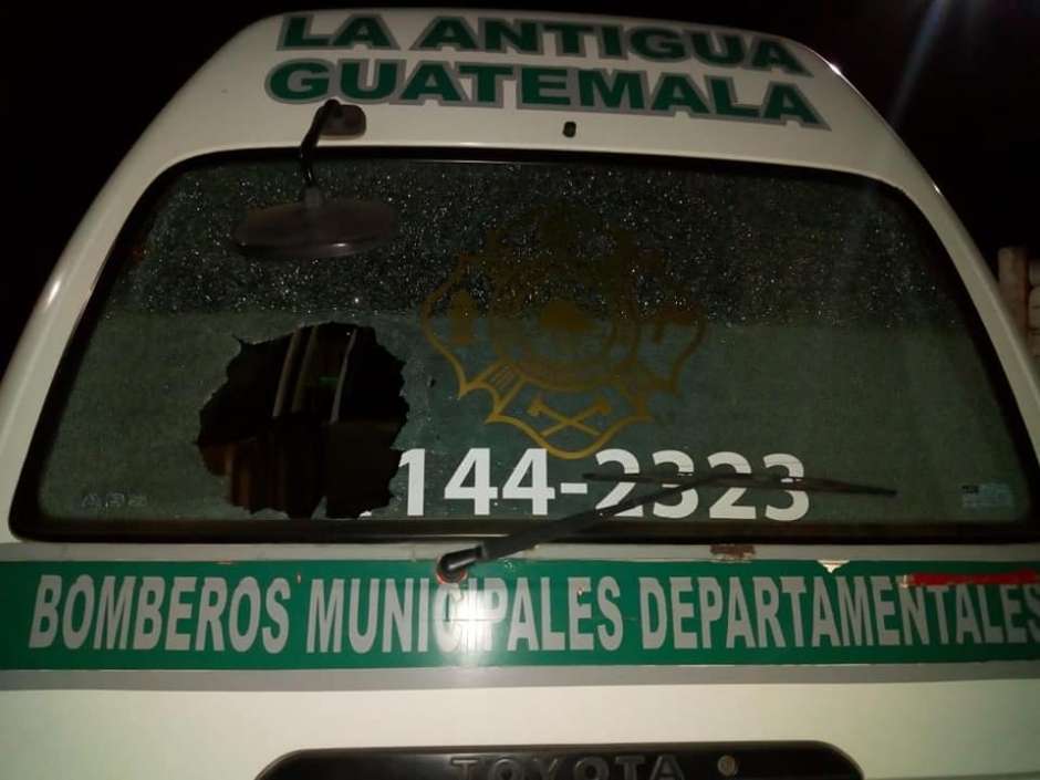 Los bomberos Municipales llegaron a atender una emergencia, pero fueron atacados por desconocidos. (Foto: Sistema Informativo de Noticias)