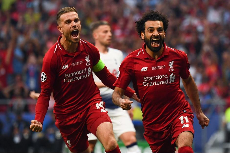 Mohamed Salah festeja con todo el gol del triunfo para el Liverpool. (Foto: AFP)