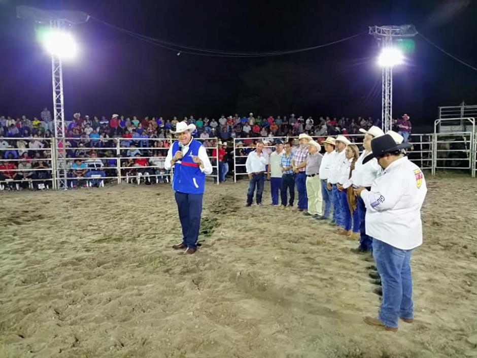 Según el partido, el candidato fue invitado a dar un mensaje motivacional y no fue un mitin político. (Foto: Guillermo Castillo Reyes/Facebook)