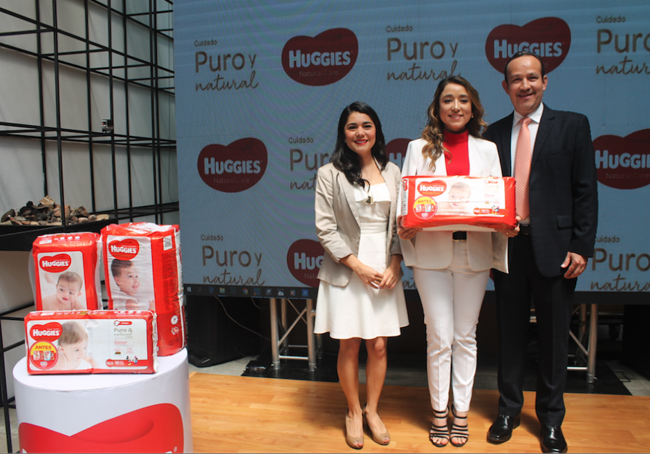 Huggies vuelve a innovar presentando Huggies Natural Care Cuidado Puro y Natural. 