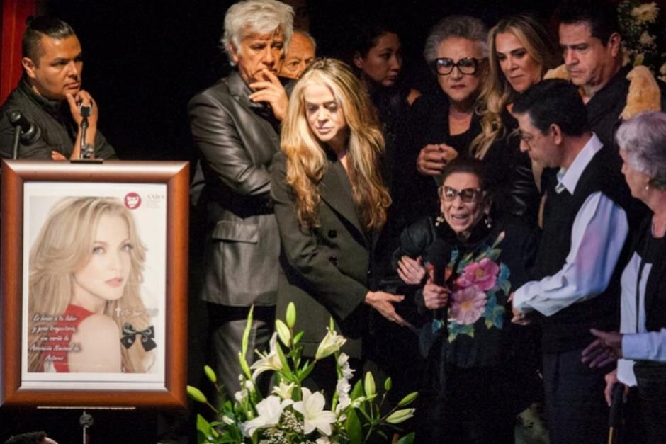 La madre de Edith González dio el último adiós. (Foto: Galo Cabañas-Cuartooscuro/Infobae) 