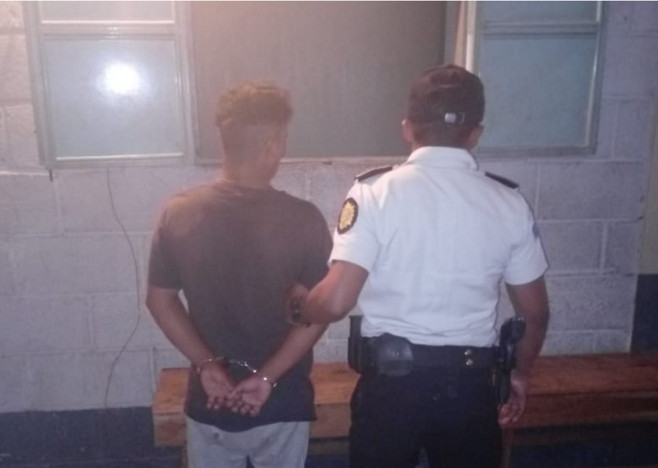 Varias personas fueron incitadas a quemar papeletas en Jalapa. (Foto: PNC) 