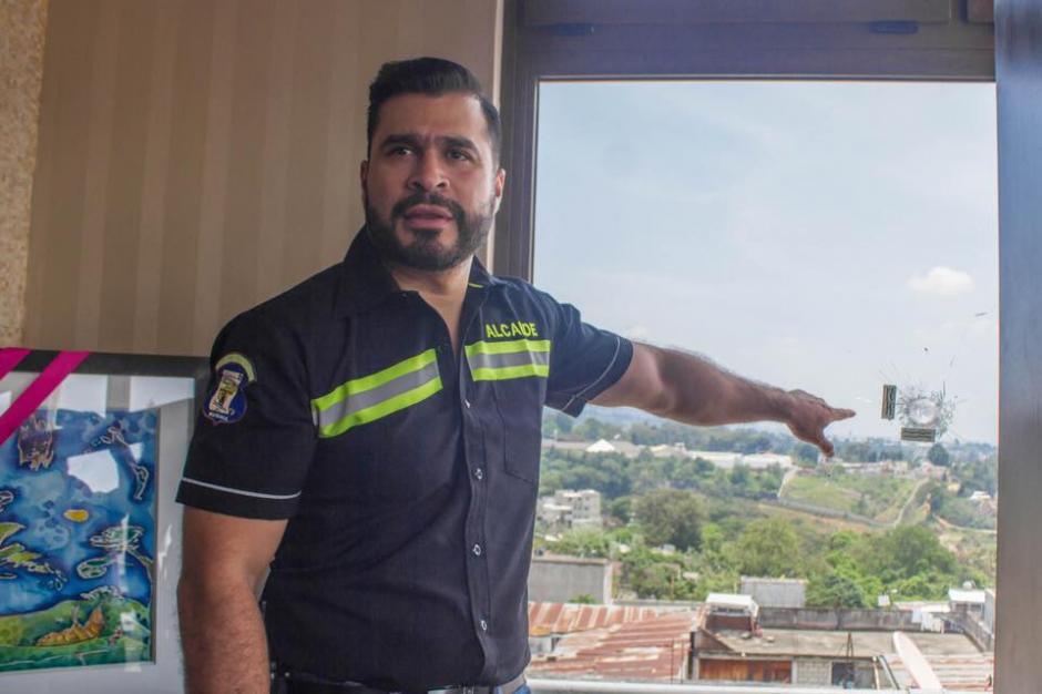 El alcalde de Mixco quiere convertirse en jefe de la PNC en su municipio para acabar con la delincuencia. (Foto: Neto Bran)