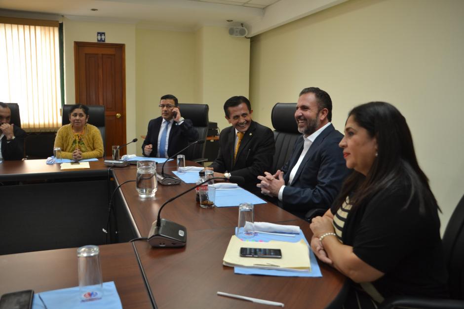 Roberto Arzú es uno de los políticos que no respeta la prohibición del TSE de contratar publicidad en redes sociales. (Foto: cortesía José Castro)