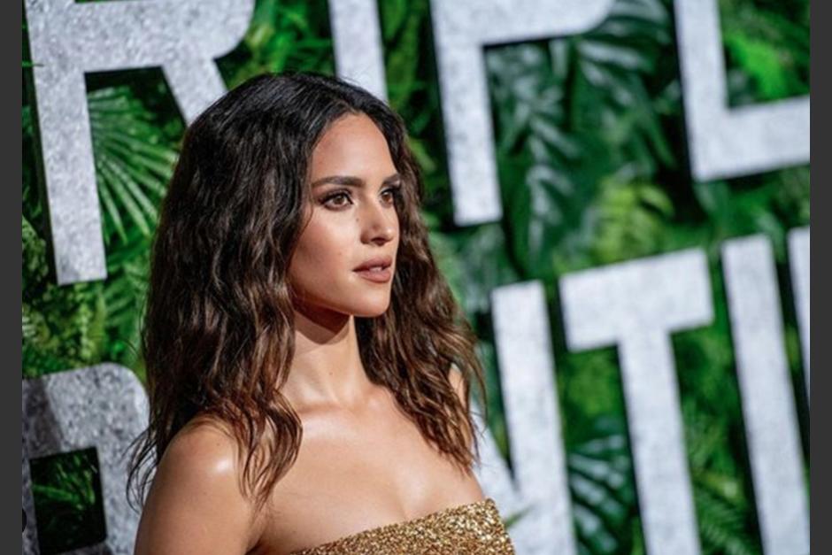 Adria Arjona mostró su elegancia para una revista de moda de Los Ángeles. (Foto: Instagram) 