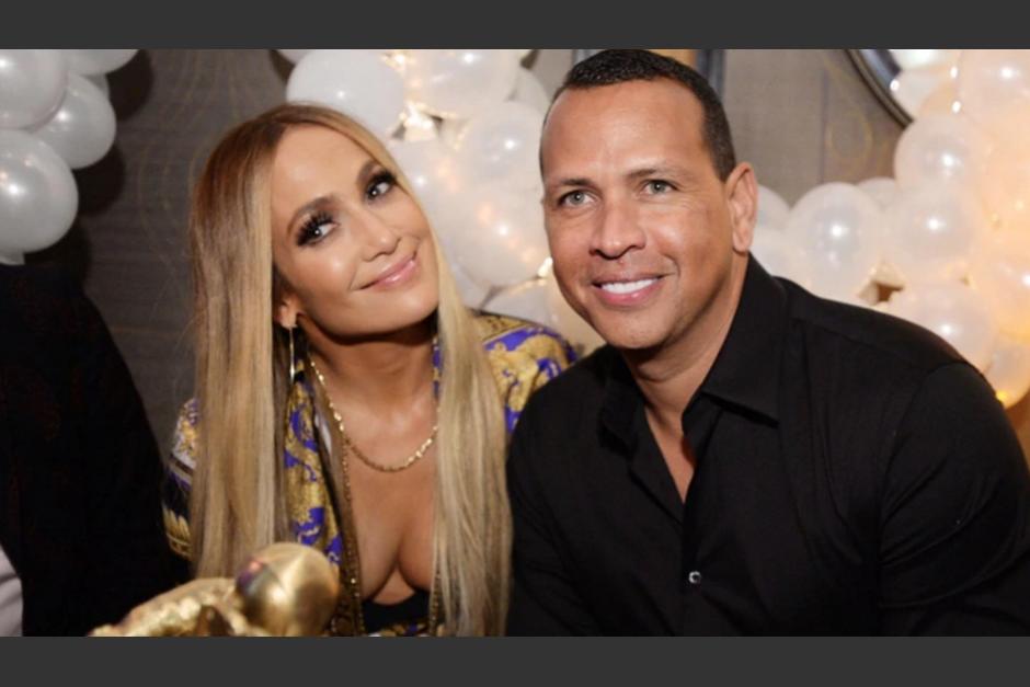 Jennifer y Alex Rodríguez anunciaron su compromiso en redes sociales. (Foto: AFP) 