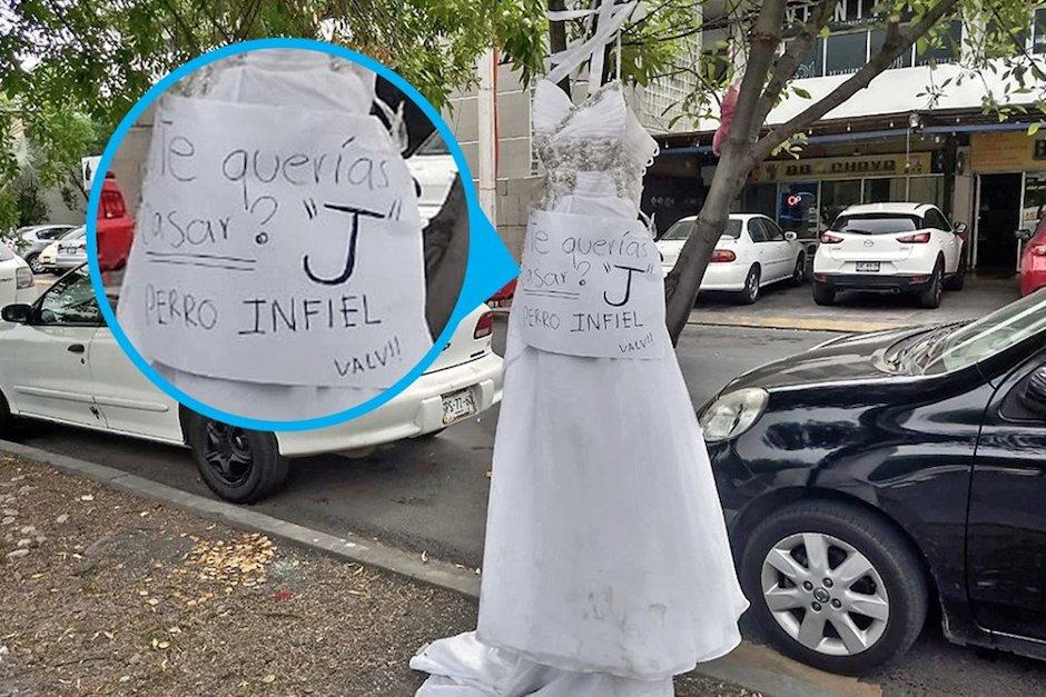 "¿Te querías casar? Perro infiel", señalaba el texto, seguido de la inicial 'J' (Foto: Twitter)
