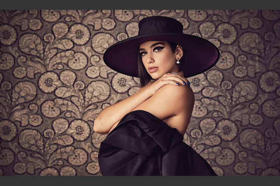La cantante dejó muy poco a la imaginación con sensual atuendo. (Foto: Billboard)