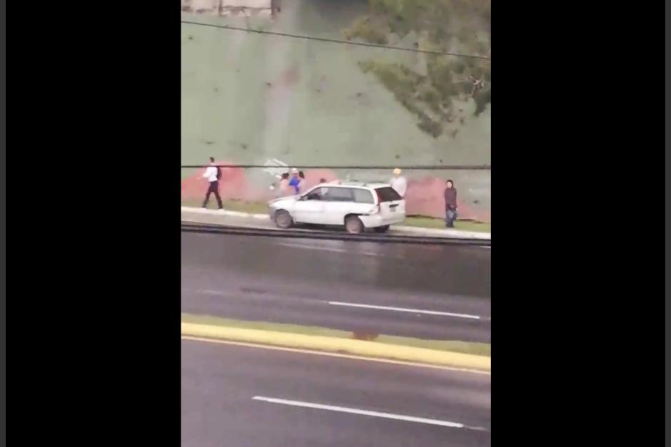La mujer sufrió fallas mecánicas en su vehículo y fue asaltada en cercanías del Puente del Incienso. (Foto: captura video) 
