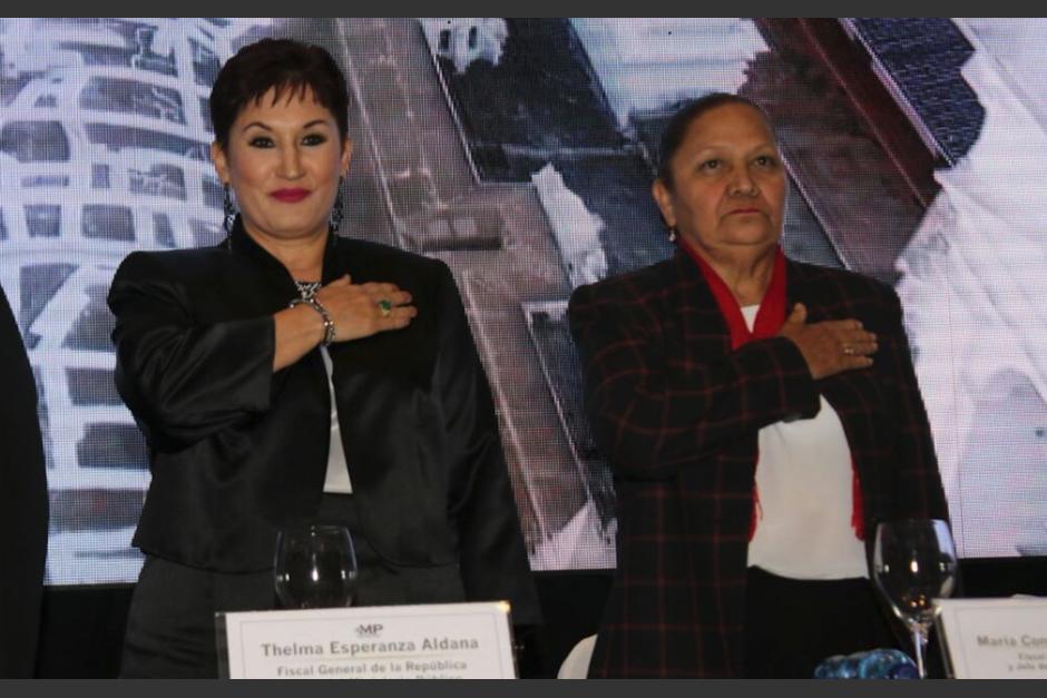 Thelma Aldana y Consuelo Porras el día que se hizo un acto público de transición del MP. (Foto: archivo/Soy502) 