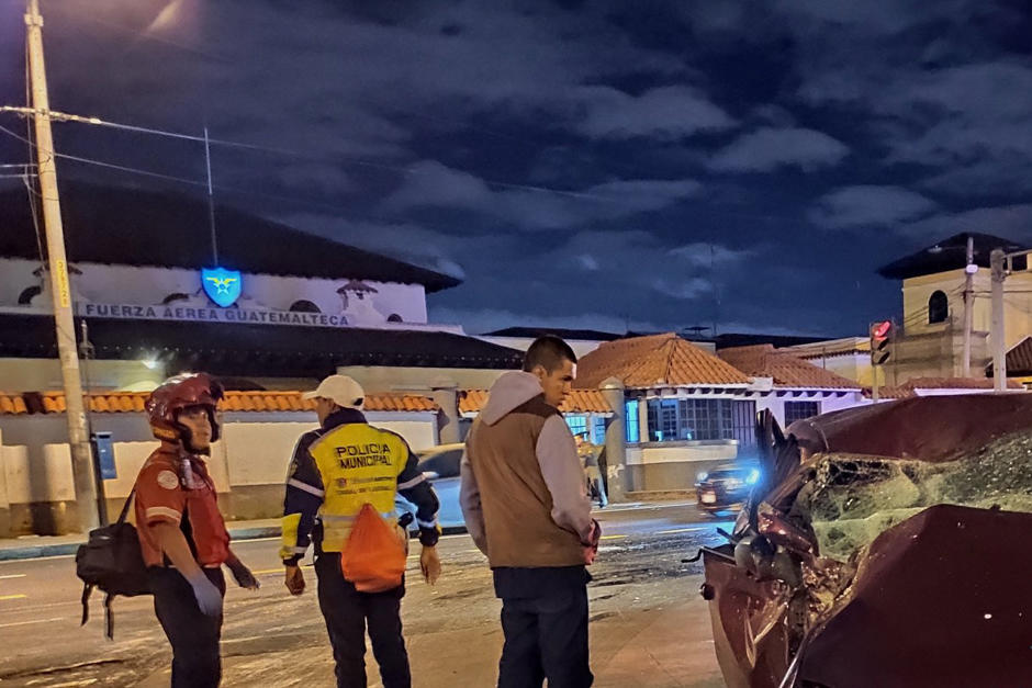 Según testigos el motorista se conducía a excesiva velocidad y el vehículo se encontraba saliendo de la Fuerza Aérea. (Foto: Twitter/Villa Hermosa) 