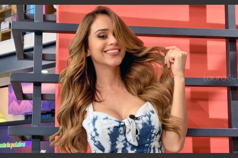 la chica del clima derrocha sensualidad en la alfombra roja. (Foto: Instagram) 