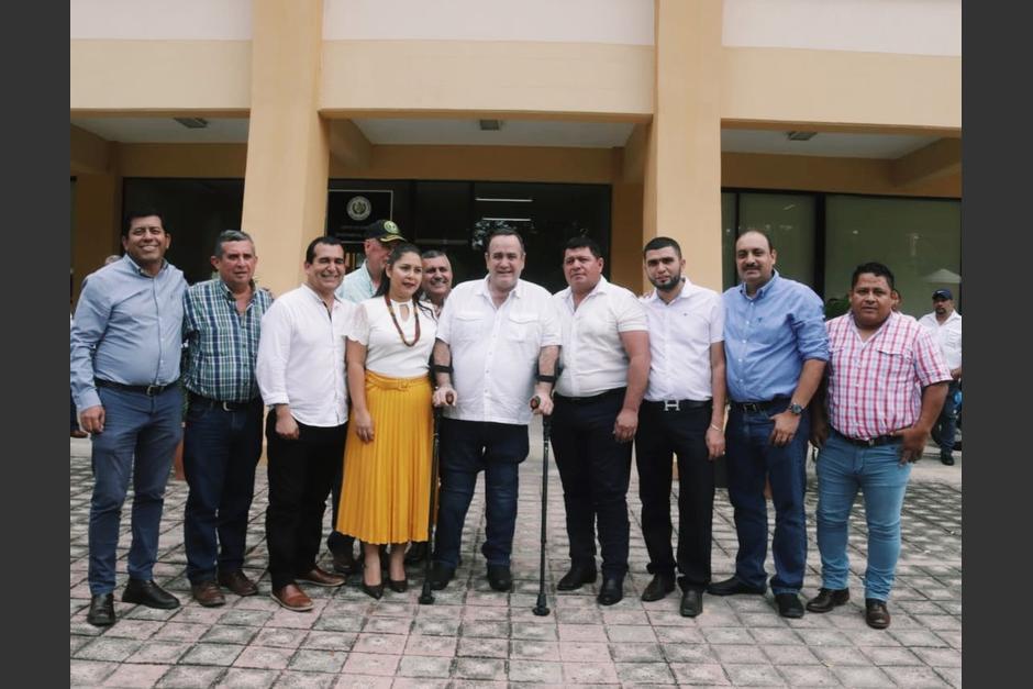 Vargas (de gorra en la segunda fila) participó en representación de Zacapa a pesar de que no se pudo inscribir como candidato a alcalde. (Foto: Comunicación Giammattei)