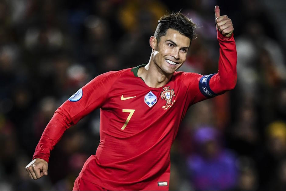 Cristiano Ronaldo ha vuelto a sonreír con su Selección. (Foto: AFP)