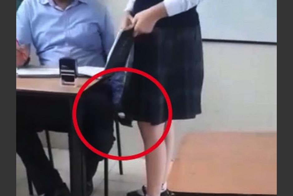 Un video en redes sociales se viralizó mientras grababa cuando sus alumnas se acercaban. (Foto: Captura de pantalla) 
