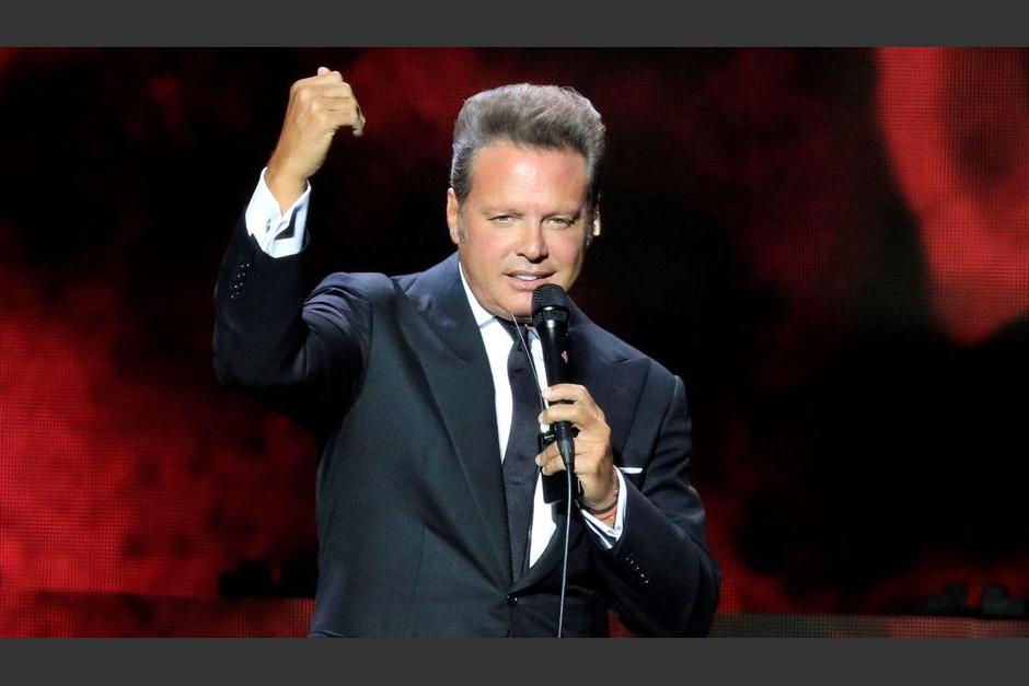 El cantante llamó la atención en un restaurante del famoso puerto. (Foto: AFP) 