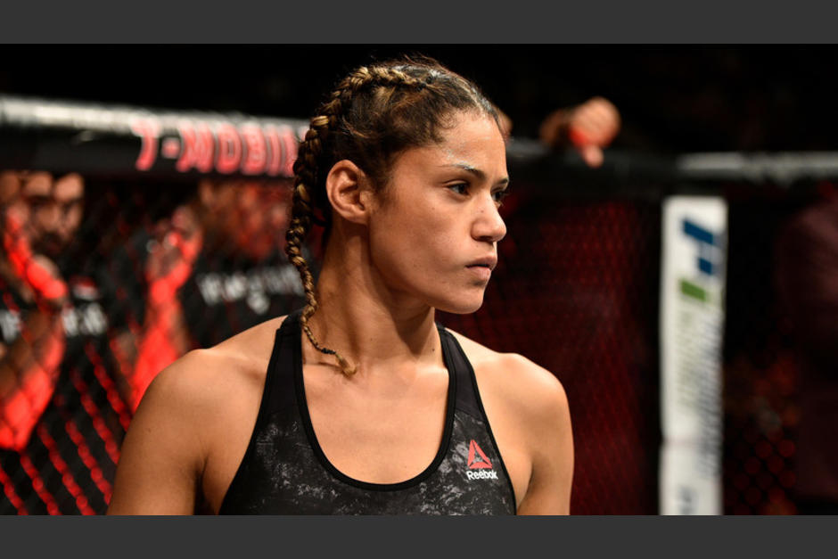 Pear González, la famosa luchadora estadounidense de la MMA, sometió a su oponente hasta quebrarle el brazo. (Foto: RT)