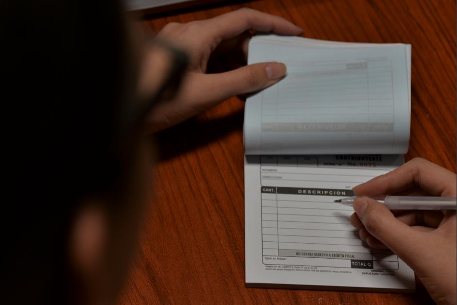 La SAT autorizará implementar para el próximo año las facturas electrónicas para pequeños contribuyentes. (Foto: Archivo/Soy502)