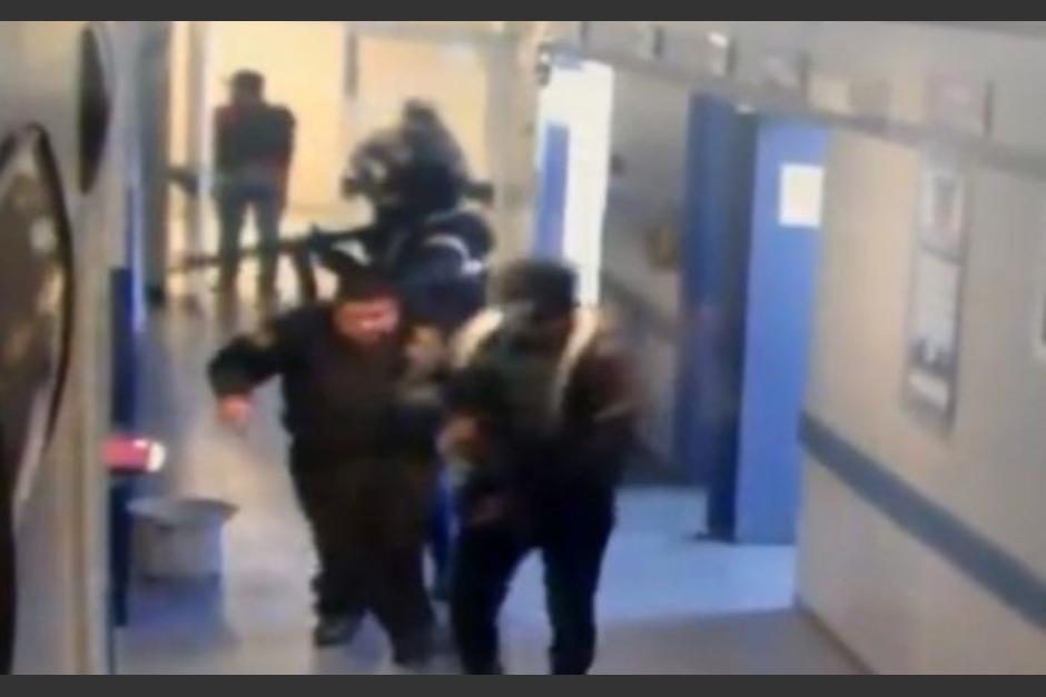 El grupo armado sacó al herido y después apareció desmembrado. (Foto: captura de pantalla) 