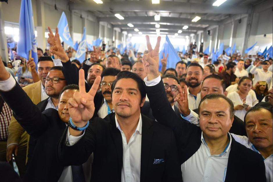 Aníbal Rojas (segundo de derecha a izquierda) es uno de los cinco integrantes de la comisión investigadora. (Foto: Archivo/Soy502)