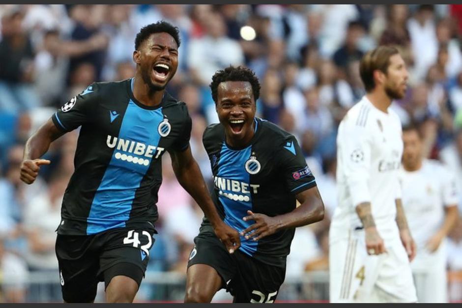 Dennis marca dos goles que tiene al Madrid contra las cuerdas. (Foto: AFP)