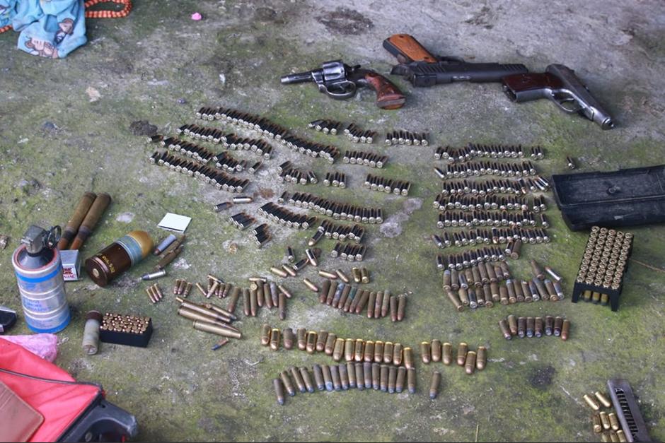 Las mujeres intentaron escapar, pero fueron rodeadas por los agentes de la PNC. (Foto: PNC)