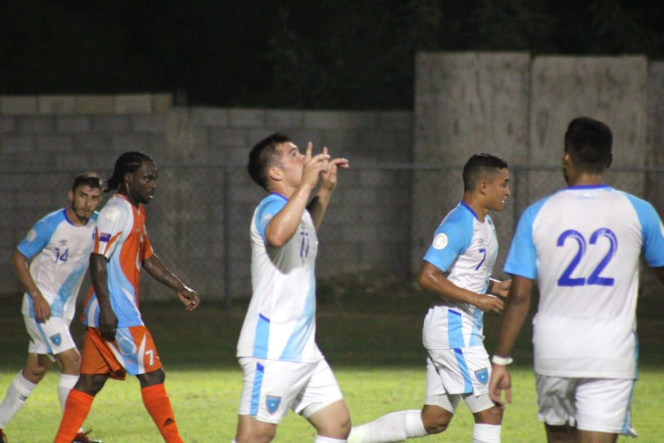 Edward Santeliz festeja su anotación en Anguila. (Foto: Fedefut)