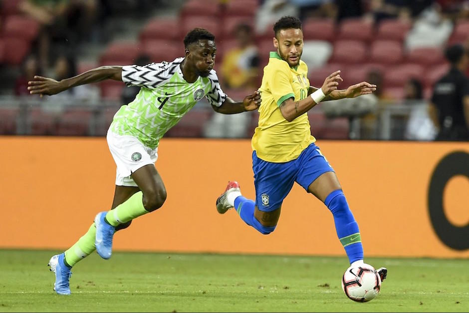 Neymar solo pudo jugar 12 minutos con Brasil ante Nigeria debido a una lesión. (Foto: AFP)
