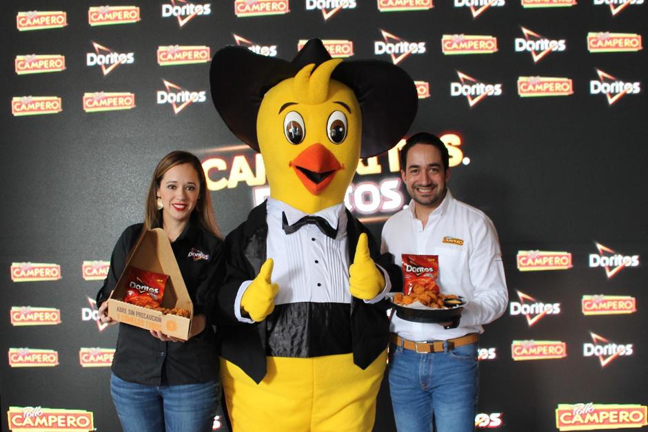 Diana de León, gerente de mercadeo FritoLay CAC; y Juan Carlos Cifuentes, gerente de mercadeo de Pollo Campero. (FOTO: Soy502)