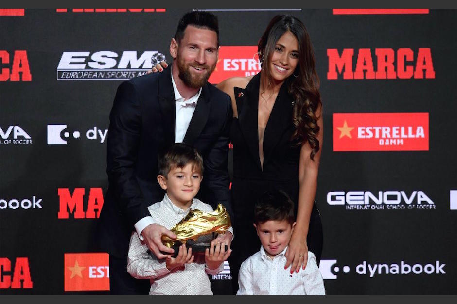 La familia Messi después que Lionel recibió su sexta Bota de Oro. (Foto: Twitter)