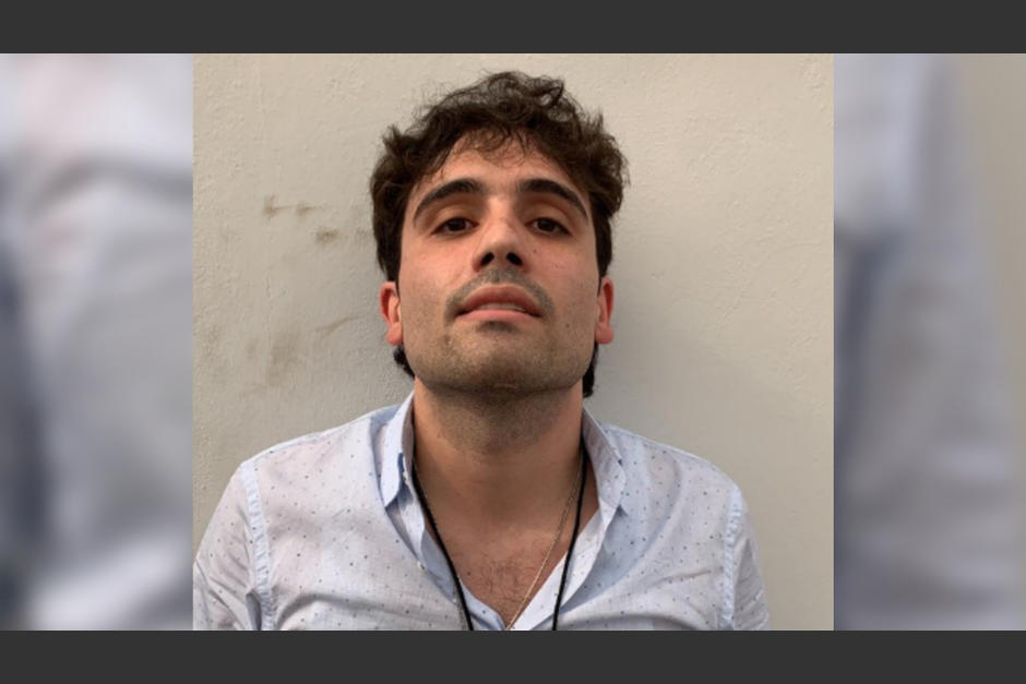 En el retén los ocupantes del carro afirmaron ser gente del hijo de "El Chapo". (Foto: CNN) 