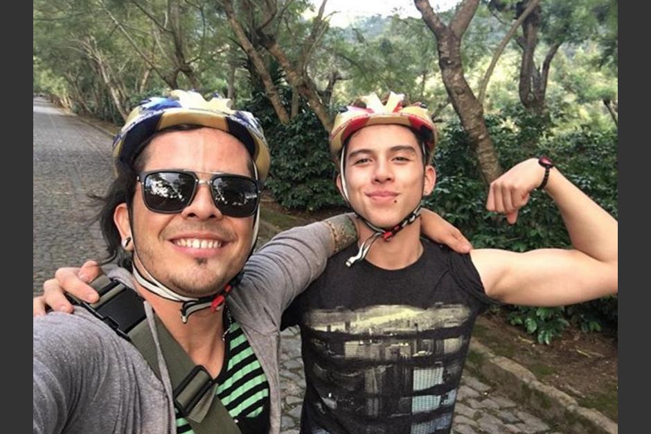 Sebas Bárcenas es el guapo hijo de Tavo Bárcenas que también se dedica a la música. (Foto: Instagram) 