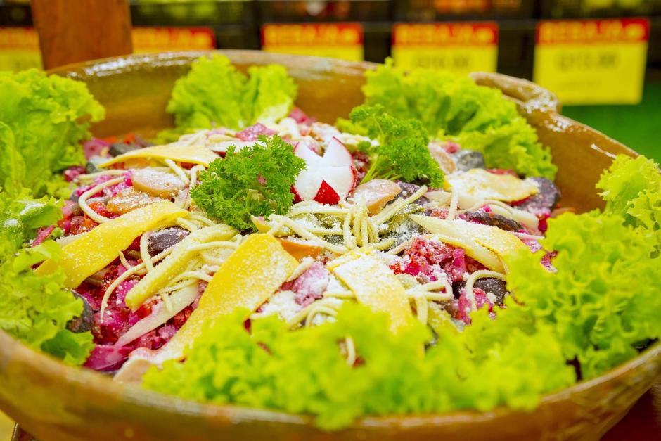 Muchos esperan el 1 de noviembre para reunirse en familia para disfrutar de este delicioso platillo. (Foto: Jorge Rojas/Soy502)