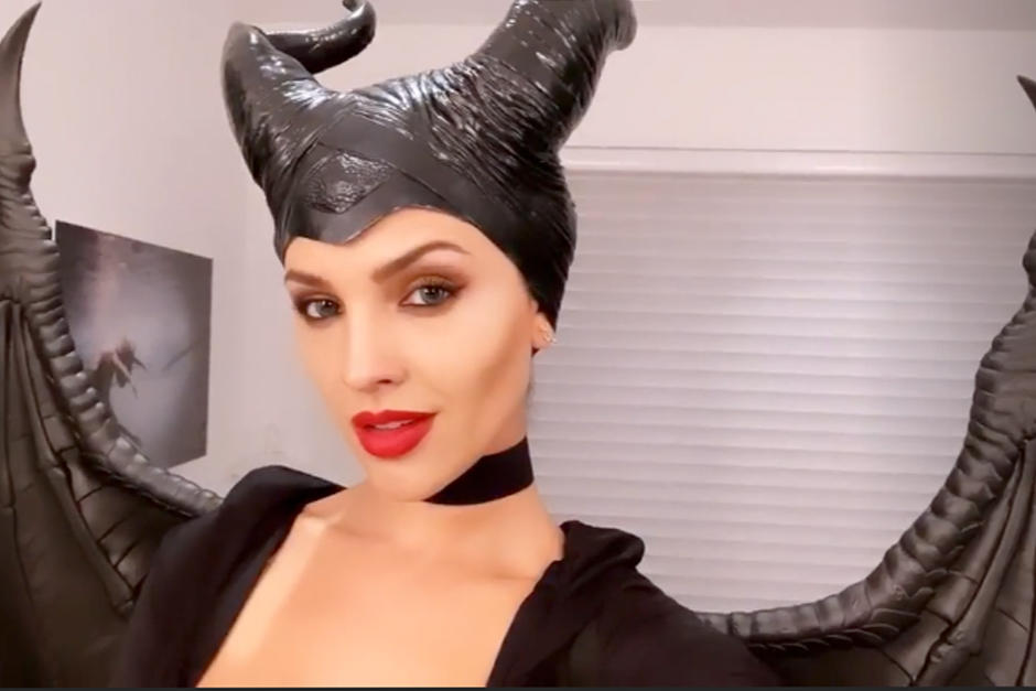 El disfraz que usó Eiza es muy similar a la caracterización de Angelina Jolie en "Maléfica" (Foto: Instagram Eiza)